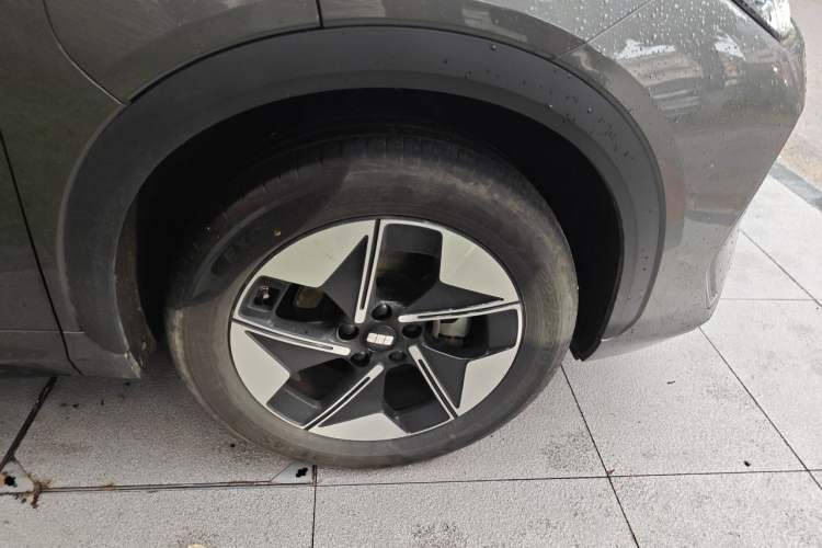 Used Geely Galaxy E5 2024 530km Long-Range Version Right Front Wheel Hub
