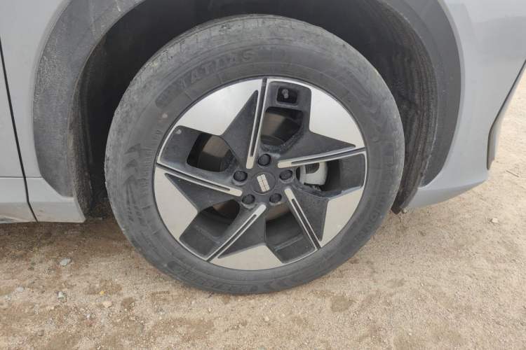 Used Geely Galaxy E5 2024 440km Exploration Version Right Front Wheel Hub