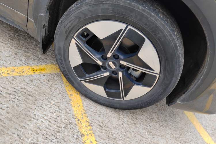 Used Geely Galaxy E5 2024 530 km Exploration+ Version Right Front Wheel Hub