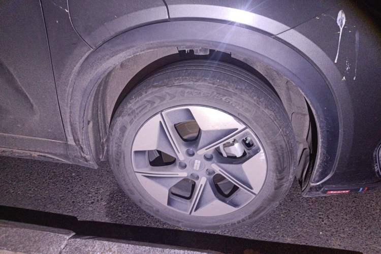 Used Geely Galaxy E5 2024 530 km Exploration+ Version Right Front Wheel Hub