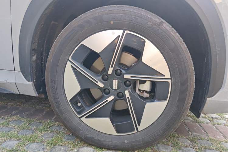Used Geely Galaxy E5 2024 530 km Exploration+ Version Right Front Wheel Hub