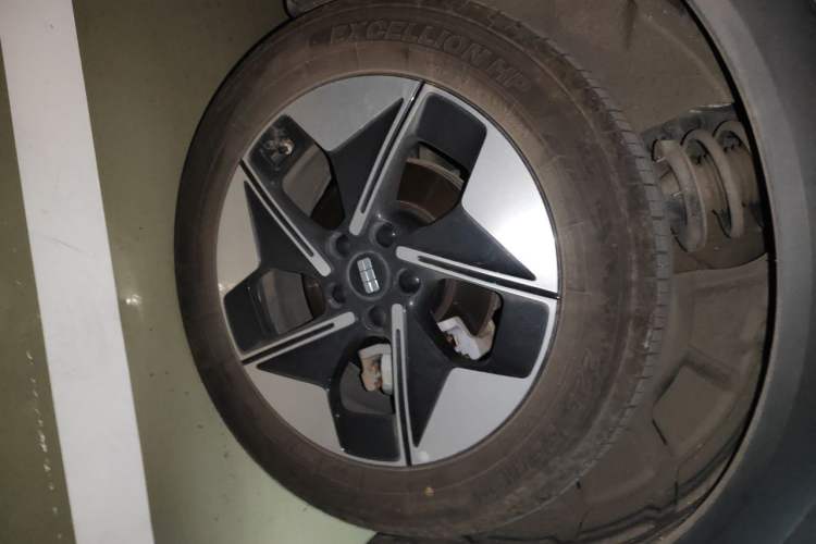 Used Geely Galaxy E5 2024 530 km Exploration+ Version Right Front Wheel Hub