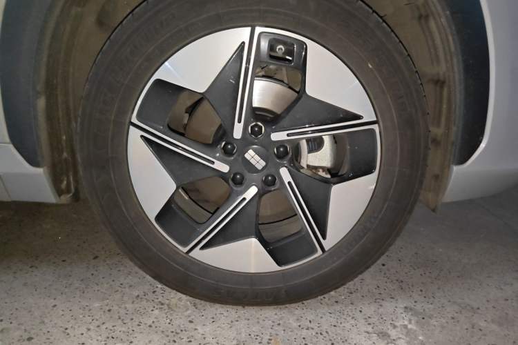 Used Geely Galaxy E5 2024 440km Exploration Version Right Front Wheel Hub