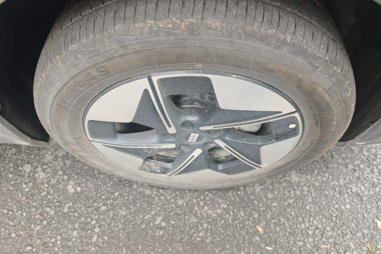 Used Geely Galaxy E5 2024 530 km Exploration+ Version Right Front Wheel Hub