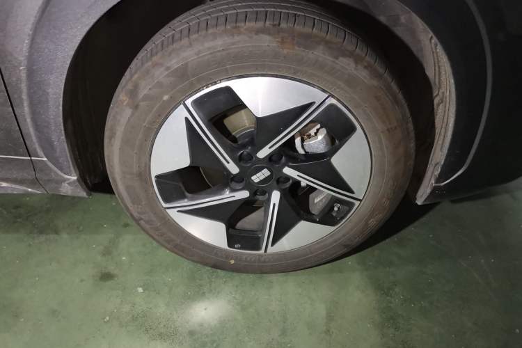 Used Geely Galaxy E5 2024 530 km Exploration+ Version Right Front Wheel Hub