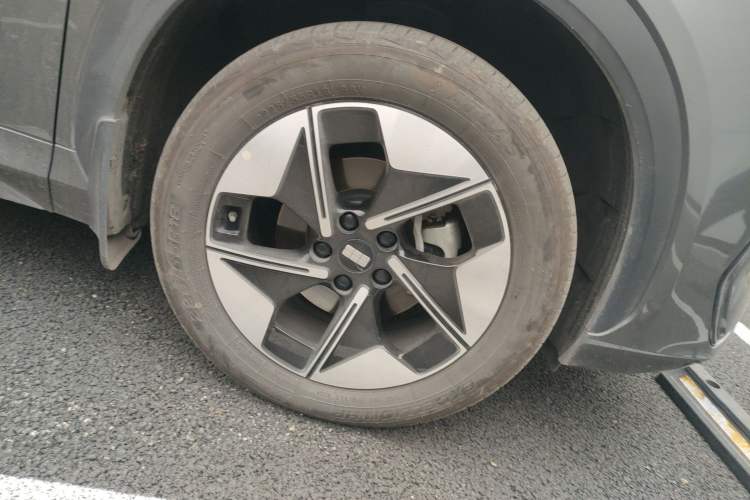 Used Geely Galaxy E5 2024 440km Launch Edition Right Front Wheel Hub