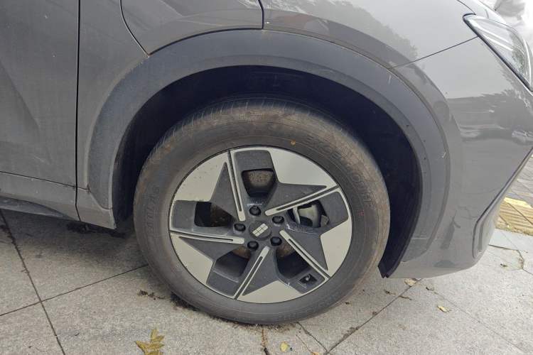Used Geely Galaxy E5 2024 440km Launch Edition Right Front Wheel Hub