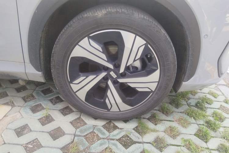 Used Geely Galaxy E5 2024 530km Starship Edition Right Front Wheel Hub