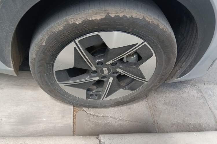 Used Geely Galaxy E5 2024 530 km Exploration+ Version Right Front Wheel Hub