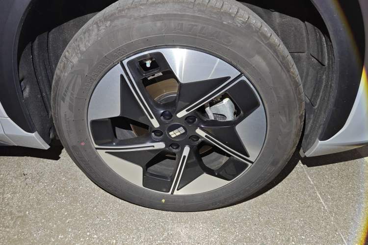 Used Geely Galaxy E5 2024 530 km Exploration+ Version Right Front Wheel Hub