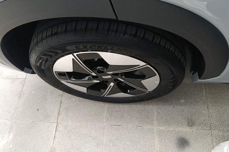 Used Geely Galaxy E5 2024 530km Long-Range Version Right Rear Wheel Hub