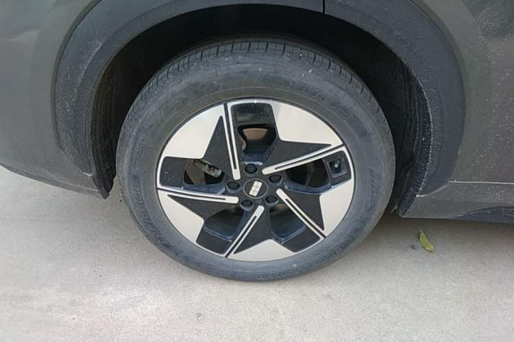 Used Geely Galaxy E5 2024 440km Exploration Version Right Rear Wheel Hub
