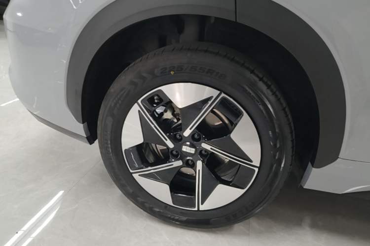 Used Geely Galaxy E5 2024 530 km Exploration+ Version Right Rear Wheel Hub