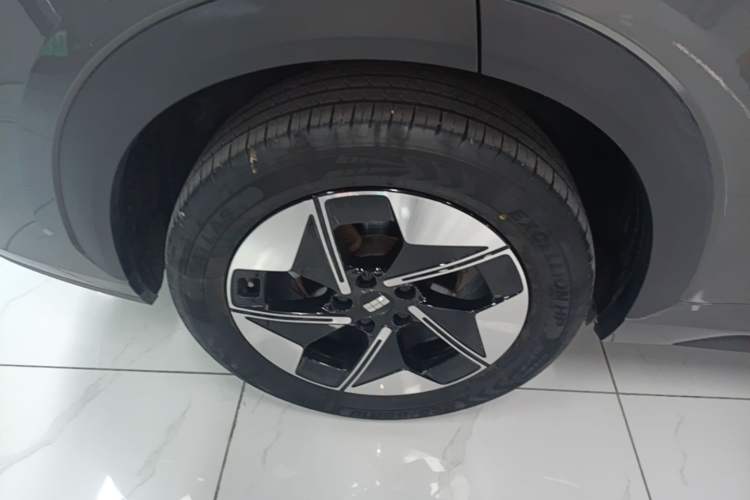 Used Geely Galaxy E5 2024 440km Exploration Version Right Rear Wheel Hub