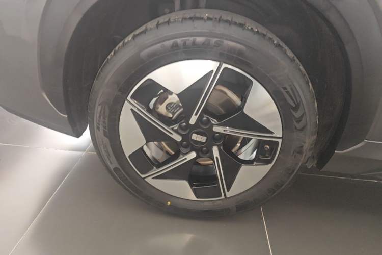 Used Geely Galaxy E5 2024 530 km Exploration+ Version Right Rear Wheel Hub