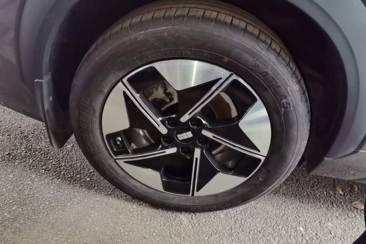 Used Geely Galaxy E5 2024 530km Long-Range Version Right Rear Wheel Hub