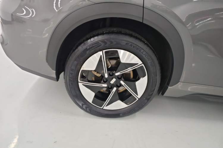Used Geely Galaxy E5 2024 530 km Exploration+ Version Right Rear Wheel Hub