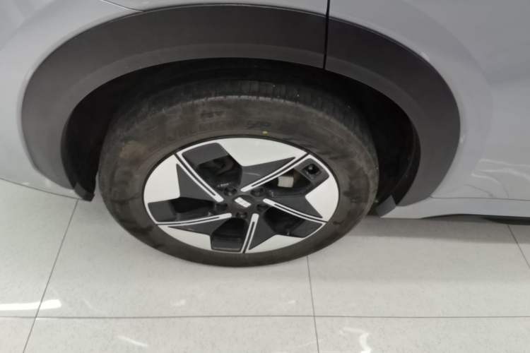 Used Geely Galaxy E5 2024 440km Launch Edition Right Rear Wheel Hub