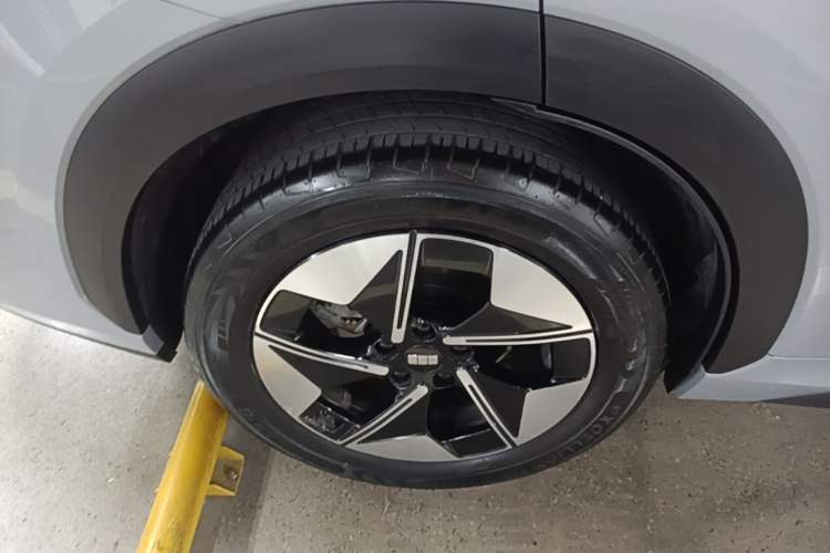 Used Geely Galaxy E5 2024 530 km Exploration+ Version Right Rear Wheel Hub