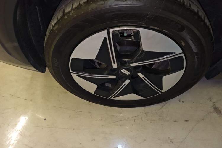 Used Geely Galaxy E5 2024 440km Launch Edition Right Rear Wheel Hub