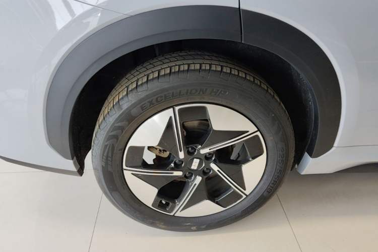 Used Geely Galaxy E5 2024 440km Launch Edition Right Rear Wheel Hub