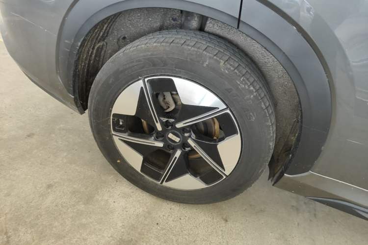 Used Geely Galaxy E5 2024 440km Launch Edition Right Rear Wheel Hub