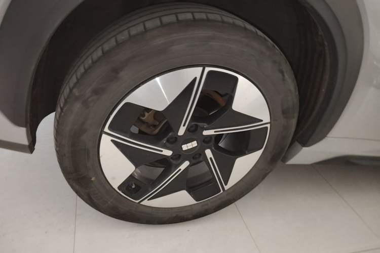 Used Geely Galaxy E5 2024 530km Long-Range Version Right Rear Wheel Hub