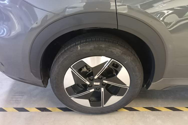 Used Geely Galaxy E5 2024 530km Long-Range Version Right Rear Wheel Hub