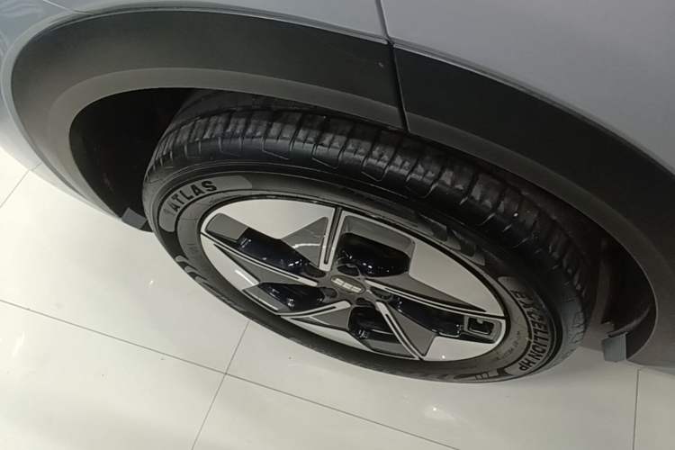 Used Geely Galaxy E5 2024 440km Launch Edition Right Rear Wheel Hub