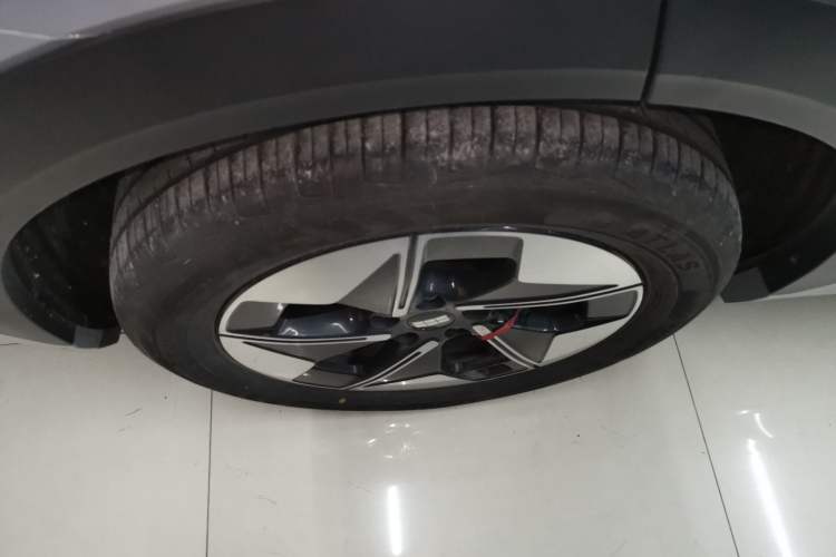 Used Geely Galaxy E5 2024 440km Launch Edition Right Rear Wheel Hub