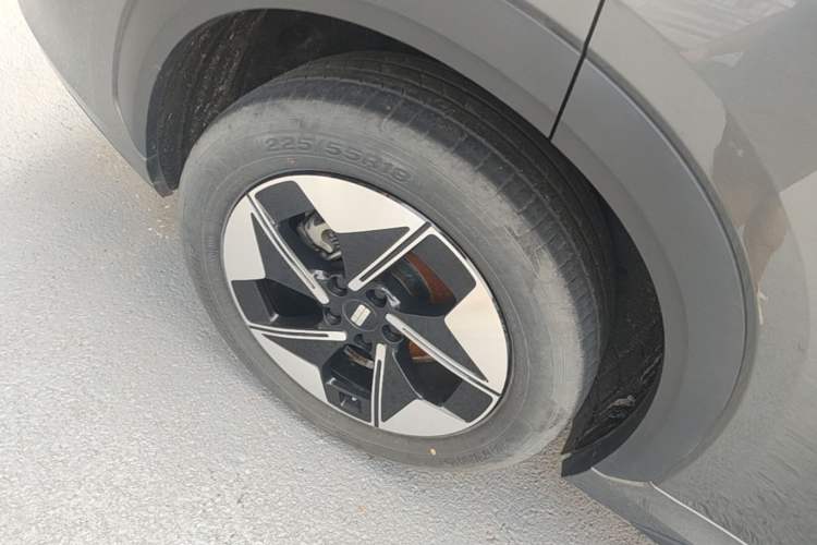 Used Geely Galaxy E5 2024 440km Launch Edition Right Rear Wheel Hub
