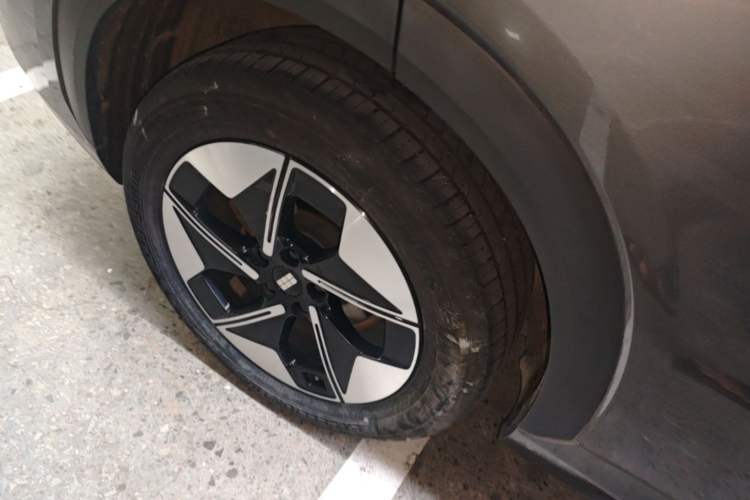 Used Geely Galaxy E5 2024 440km Launch Edition Right Rear Wheel Hub