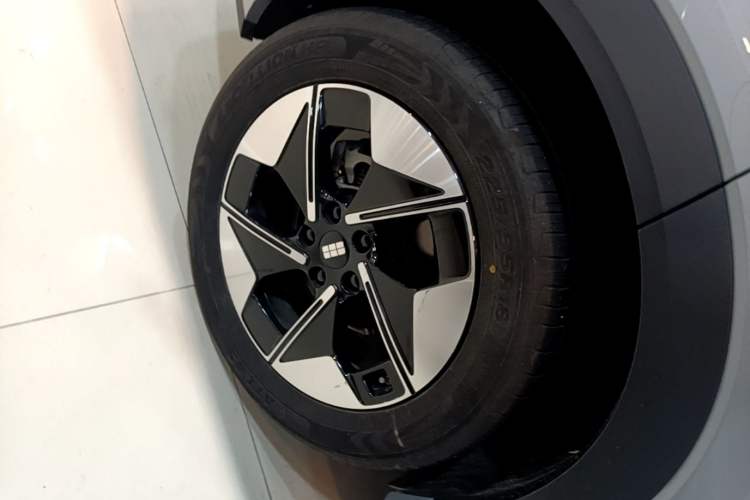Used Geely Galaxy E5 2024 530 km Exploration+ Version Right Rear Wheel Hub