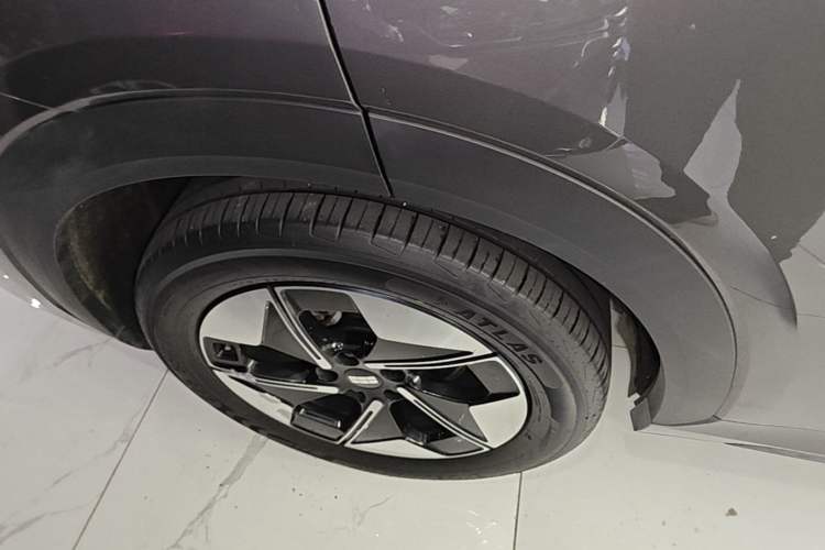 Used Geely Galaxy E5 2024 440km Exploration Version Right Rear Wheel Hub