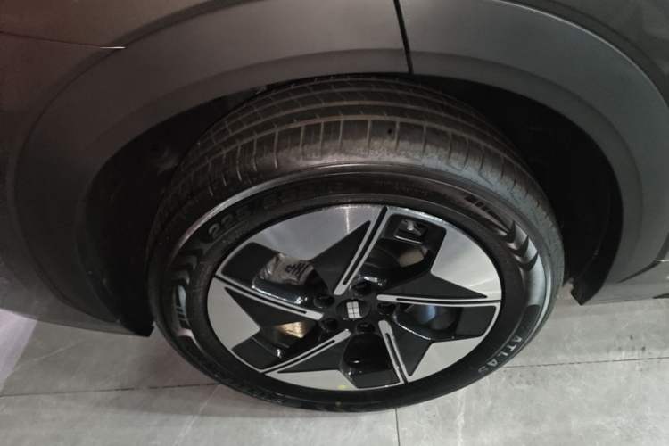 Used Geely Galaxy E5 2024 440km Launch Edition Right Rear Wheel Hub