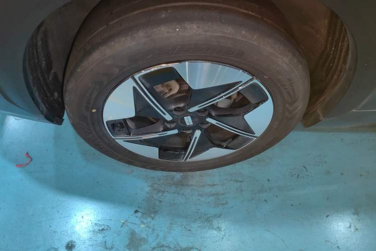 Used Geely Galaxy E5 2024 440km Launch Edition Right Rear Wheel Hub