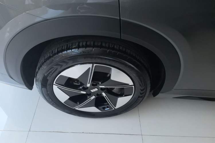 Used Geely Galaxy E5 2024 440km Exploration Version Right Rear Wheel Hub