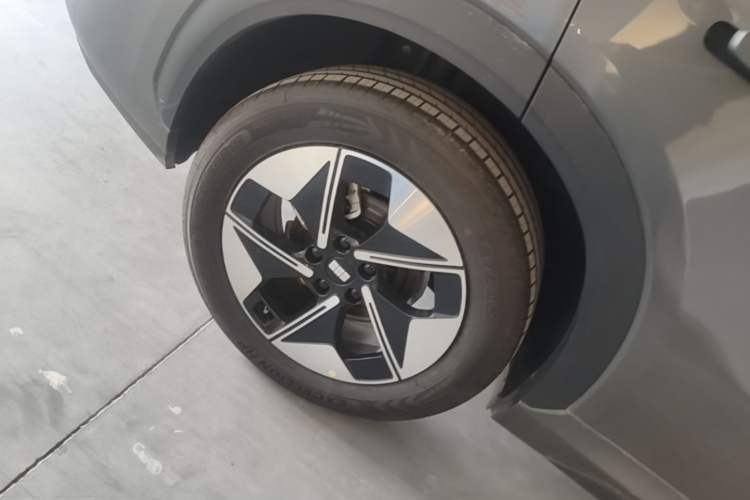 Used Geely Galaxy E5 2024 440km Launch Edition Right Rear Wheel Hub