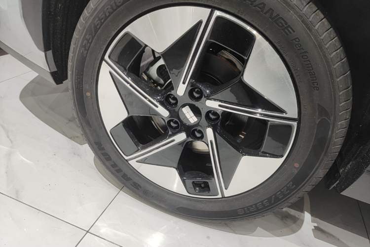 Used Geely Galaxy E5 2024 Model 530km Business Edition Right Rear Wheel Hub