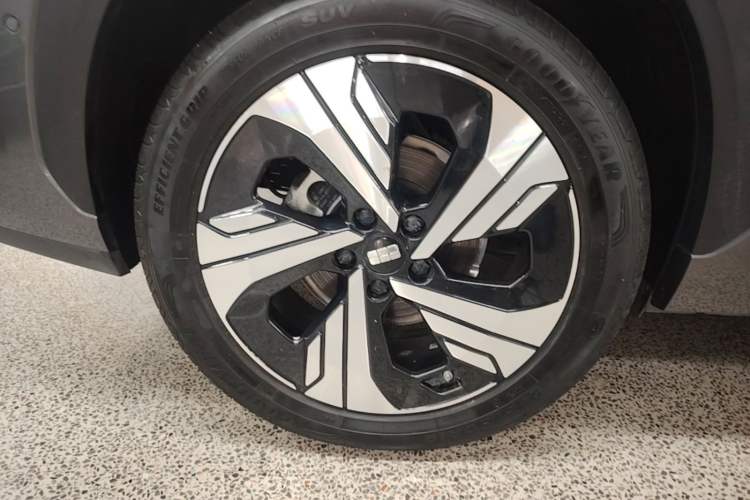 Used Geely Galaxy E5 2024 530km Starship Edition Right Rear Wheel Hub