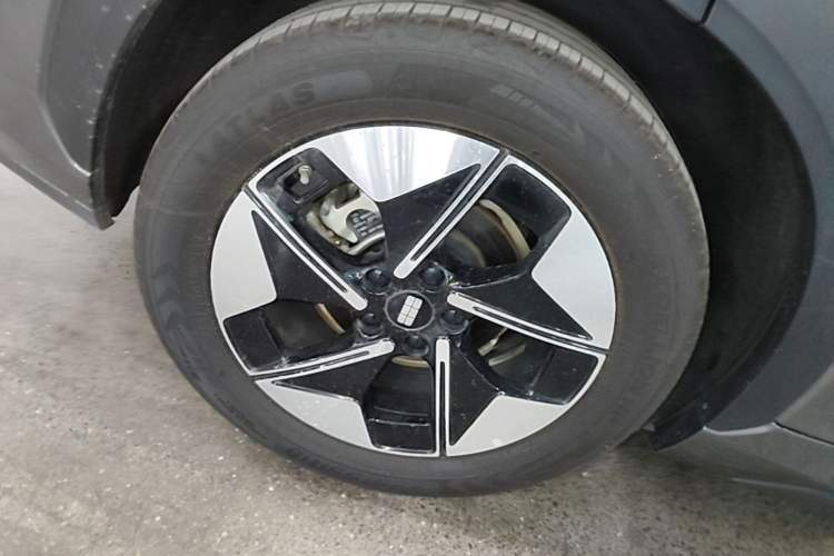 Used Geely Galaxy E5 2024 530 km Exploration+ Version Right Rear Wheel Hub