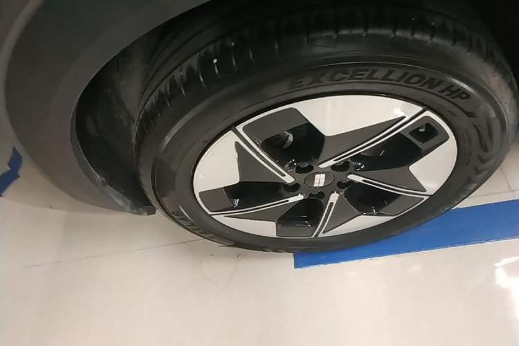 Used Geely Galaxy E5 2024 530 km Exploration+ Version Right Rear Wheel Hub