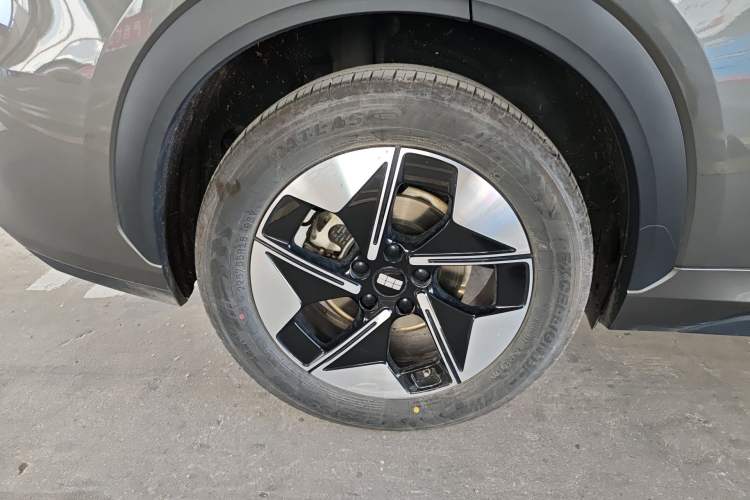 Used Geely Galaxy E5 2024 530 km Exploration+ Version Right Rear Wheel Hub