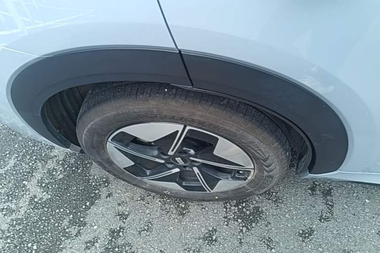 Used Geely Galaxy E5 2024 530 km Exploration+ Version Right Rear Wheel Hub