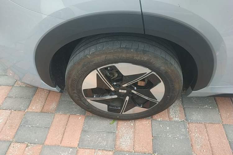 Used Geely Galaxy E5 2024 440km Exploration Version Right Rear Wheel Hub
