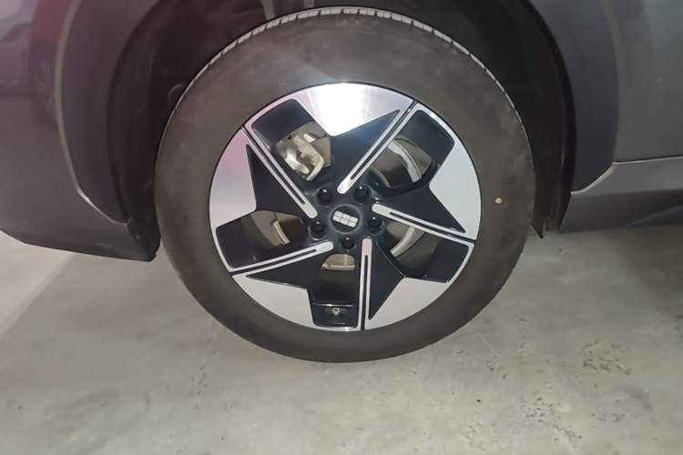 Used Geely Galaxy E5 2024 440km Launch Edition Right Rear Wheel Hub