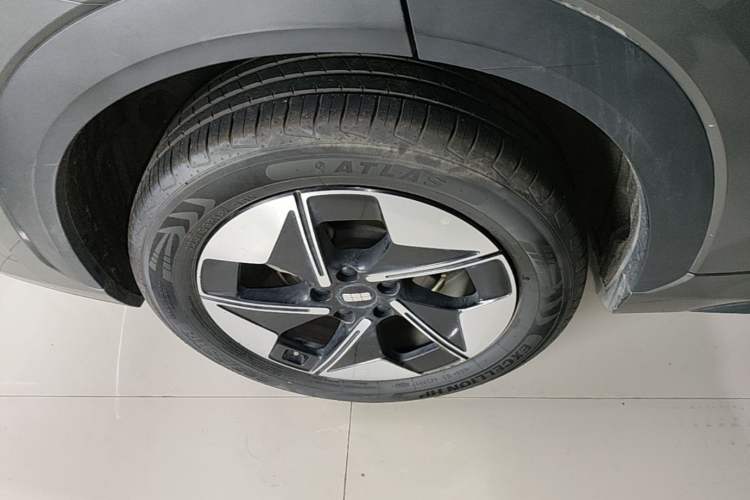 Used Geely Galaxy E5 2024 440km Exploration Version Right Rear Wheel Hub