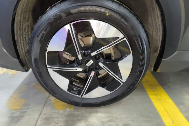 Used Geely Galaxy E5 2024 530km Long-Range Version Right Rear Wheel Hub