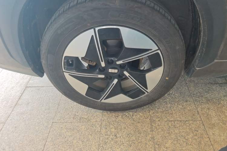 Used Geely Galaxy E5 2024 530 km Exploration+ Version Right Rear Wheel Hub