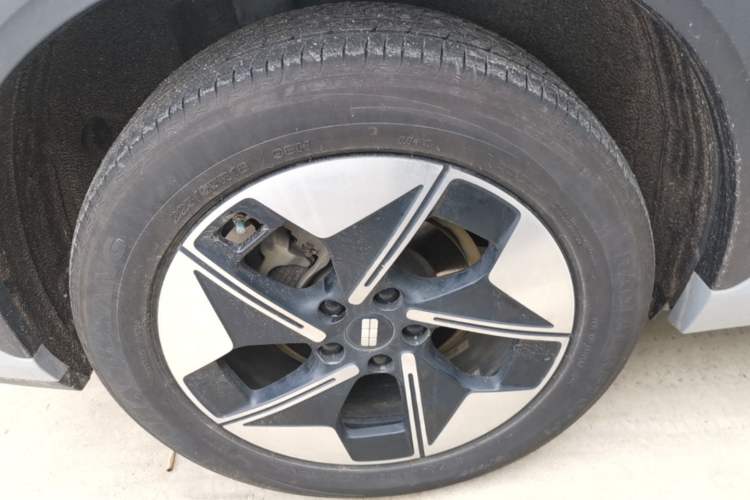 Used Geely Galaxy E5 2024 530 km Exploration+ Version Right Rear Wheel Hub
